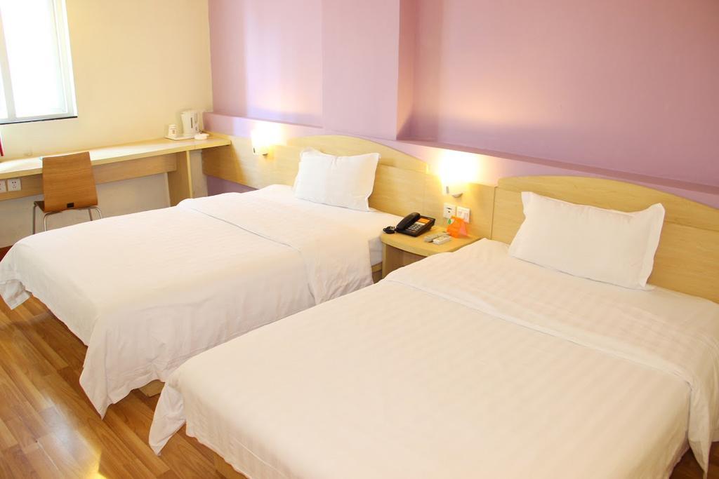 7Days Inn Dalian Gangwan Square Station Port Room photo